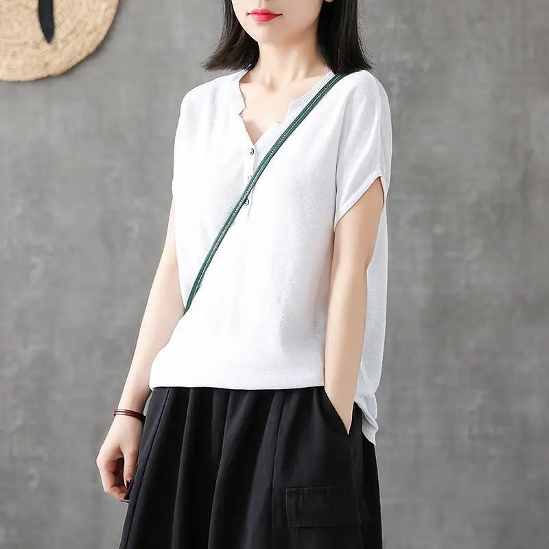 

Ice Silk Knitted V-neck Short-sleeved T-shirt Women's Summer 2021 Korean Version New Bottoming Shirt Loose Knit Button Top