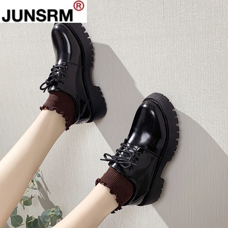 

flower embroider japanned leather shoes woman lace up round toe derby shoes big toe British creepers brogure flats for women