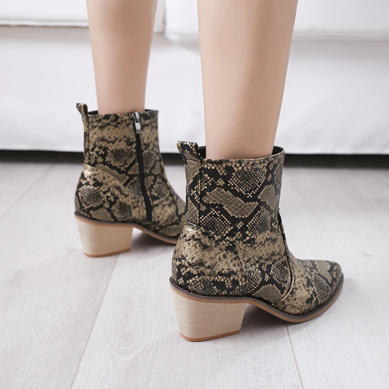 Новинка 2019 года осенние женские полусапожки в стиле ретро с вышивкой и цветочным