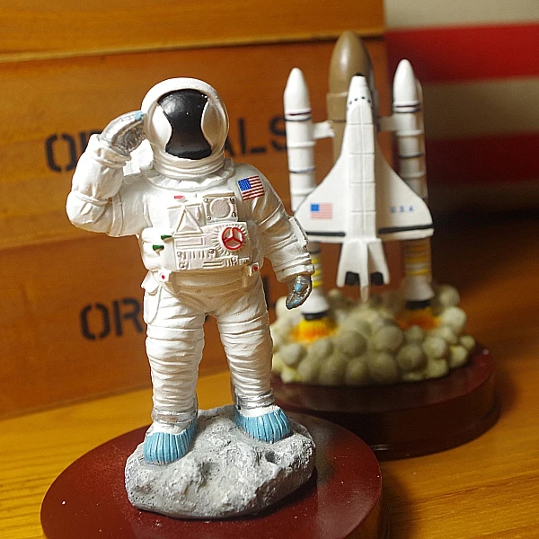 Космический человек космонавт космический корабль смола подвеска модель кукла