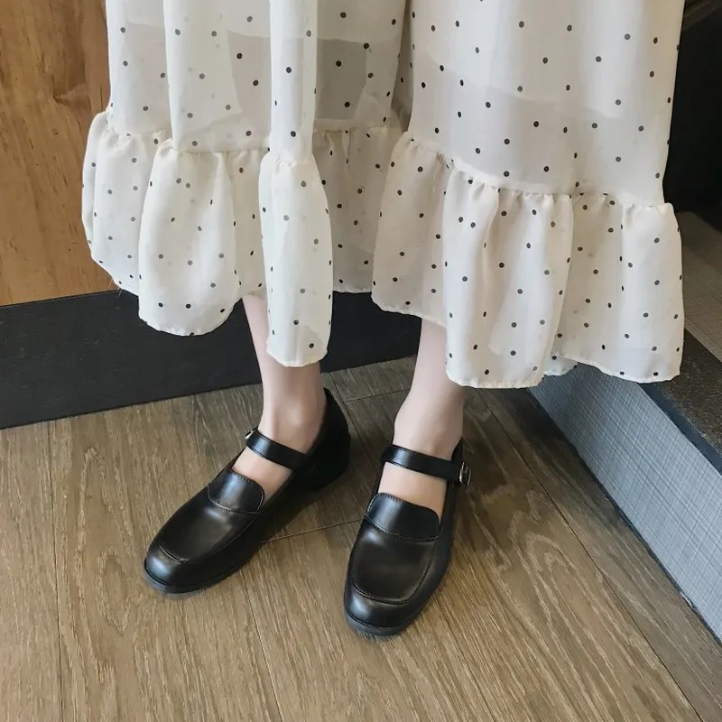 Популярная женская обувь на плоской подошве с кисточками Весенняя кожаная