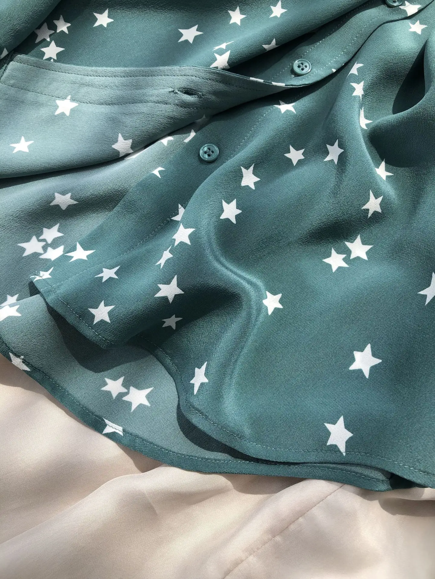 

Women's Long Sleeve Shirt Big Pockets Green 100% Silk Turn-down Collar Single Breasted Stars Printed Loose OL Blouse
