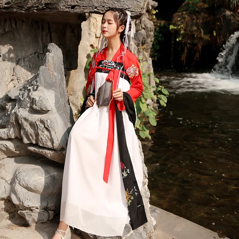 

Весенне-осенний костюм в китайском стиле