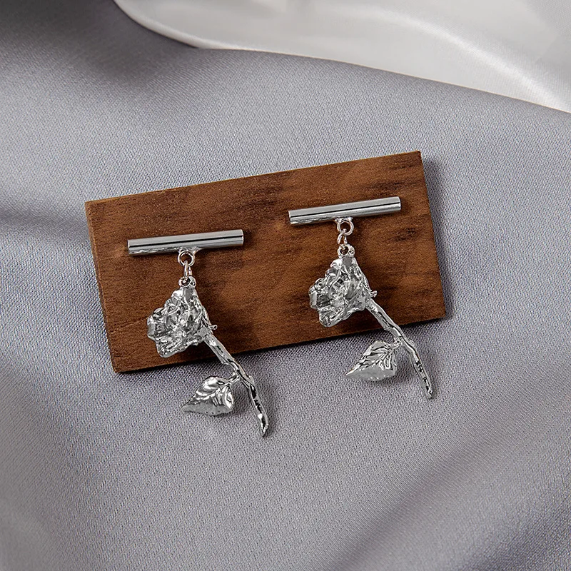 

Find Me Vintage Simple Alloy Stud Earrings Rose Pendant Stud Earrings For Women New Party Jewelry