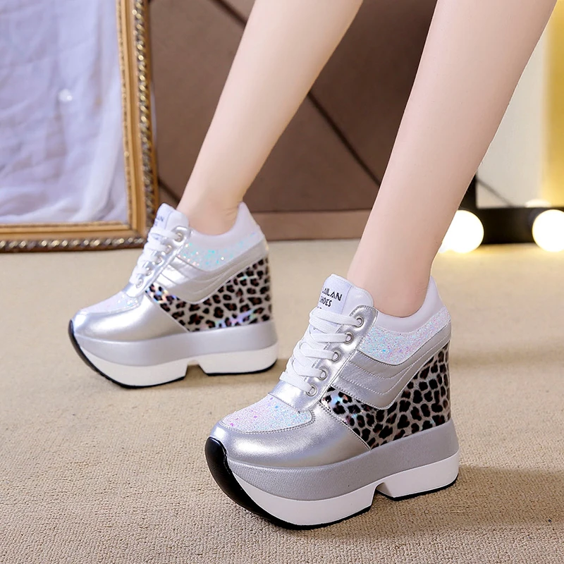 

Кроссовки женские на платформе 10 см, модная обувь на скрытой танкетке, с леопардовым принтом, увеличивающие рост, весна 2022