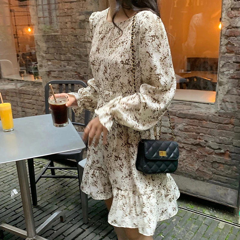 

2021 New Spring Summer Women Floral Print Dresses Female Long Flare Sleeve Elastic Waist O-neck Short Dress Mujer Vestidos New