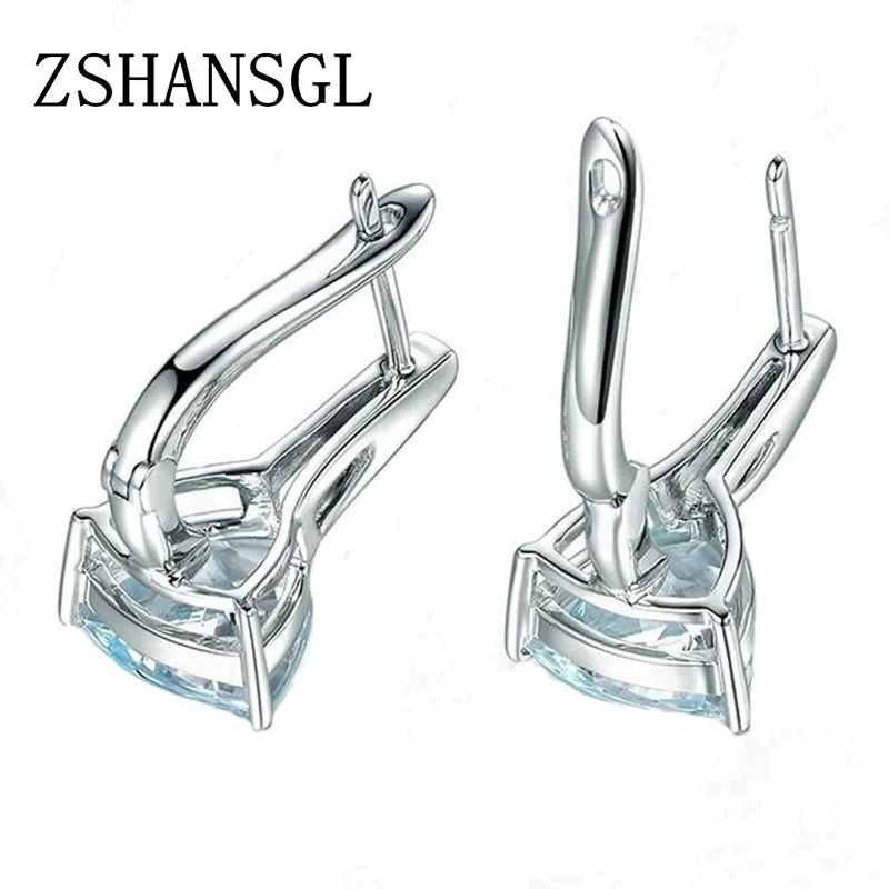 Женские серьги гвоздики серебристого цвета с светильник