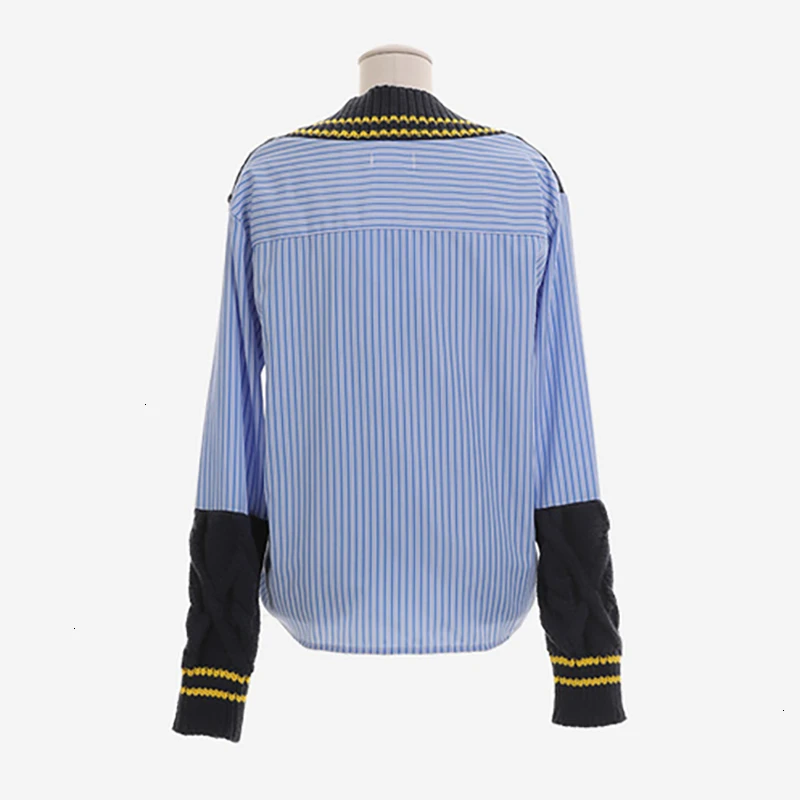 Женский трикотажный пуловер TWOTWINSTYLE разноцветный Повседневный с v-образным