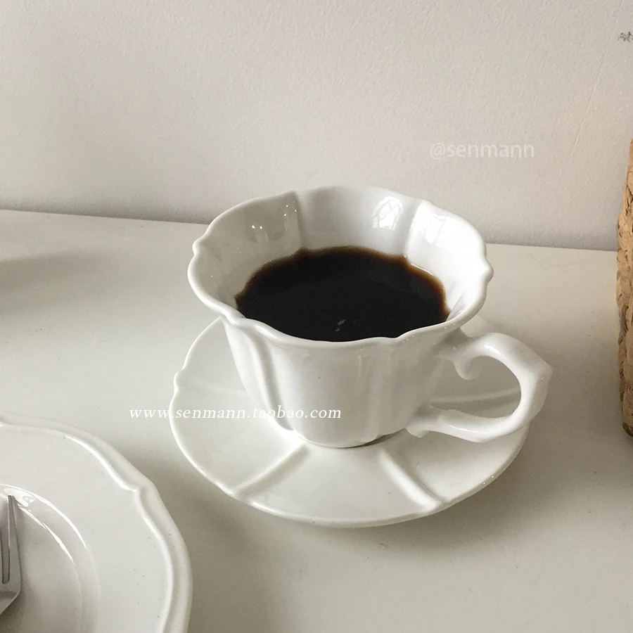 

Милая белая европейская кофейная чашка в стиле ретро, набор кофейных чашек для кофе с латте, капучино, дорожная керамическая Экологически ч...