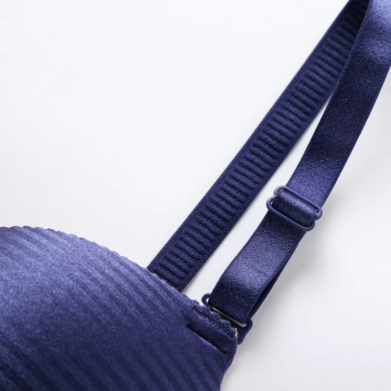 Бесшовный бюстгальтер без косточек в полоску гладкий волнистый край цельное