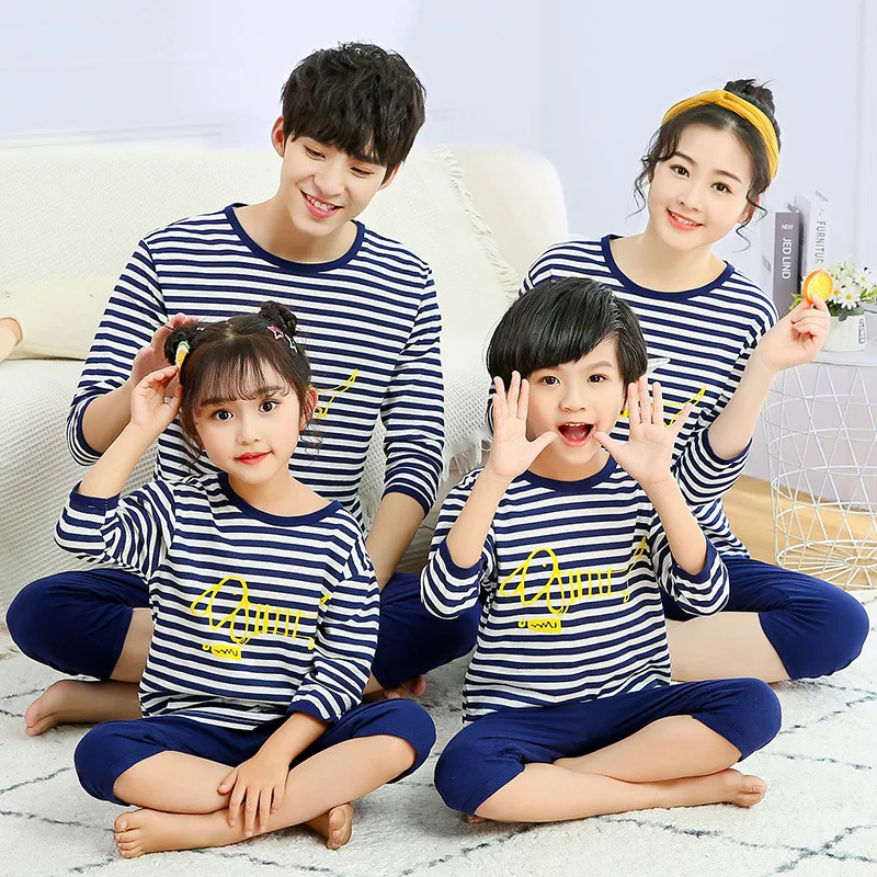 Ropa a juego para la familia, conjuntos de pijamas de algod&oacute;n de manga corta para madre, padre e hija, e hijo-0