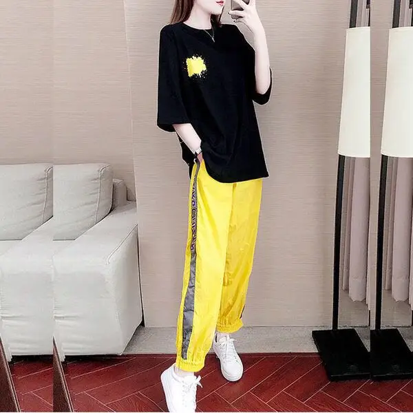 Повседневный летний спортивный комплект черная футболка + желтые штаны большие