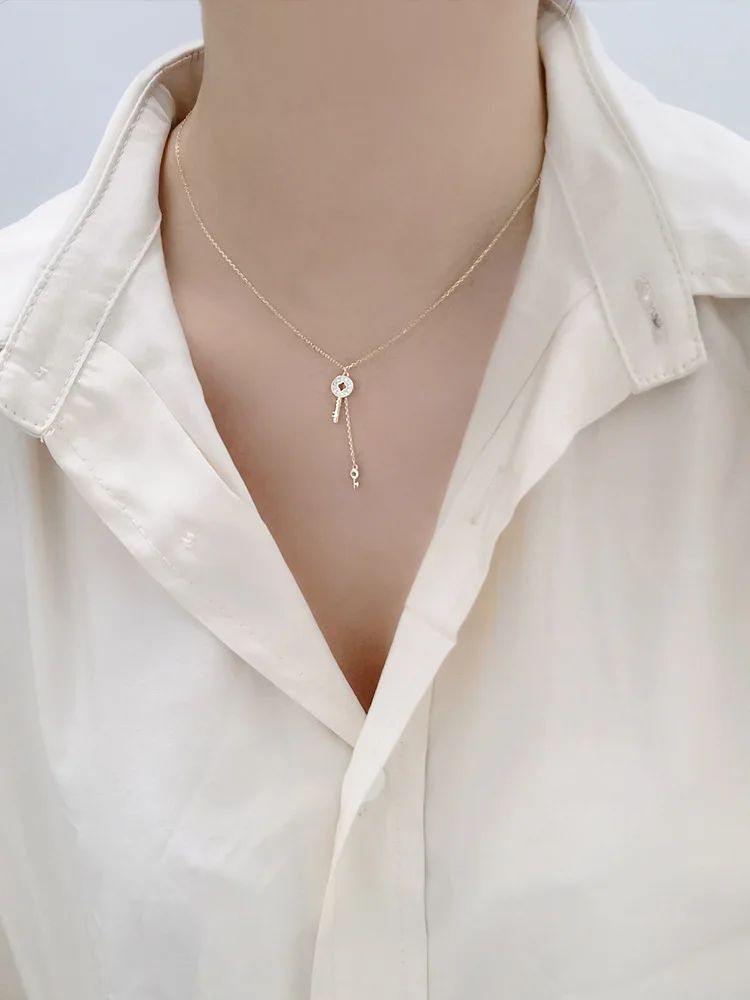 

S925 sterling silver necklace with retro creative flashing rhinestone key tassel clavicle chain gift for female