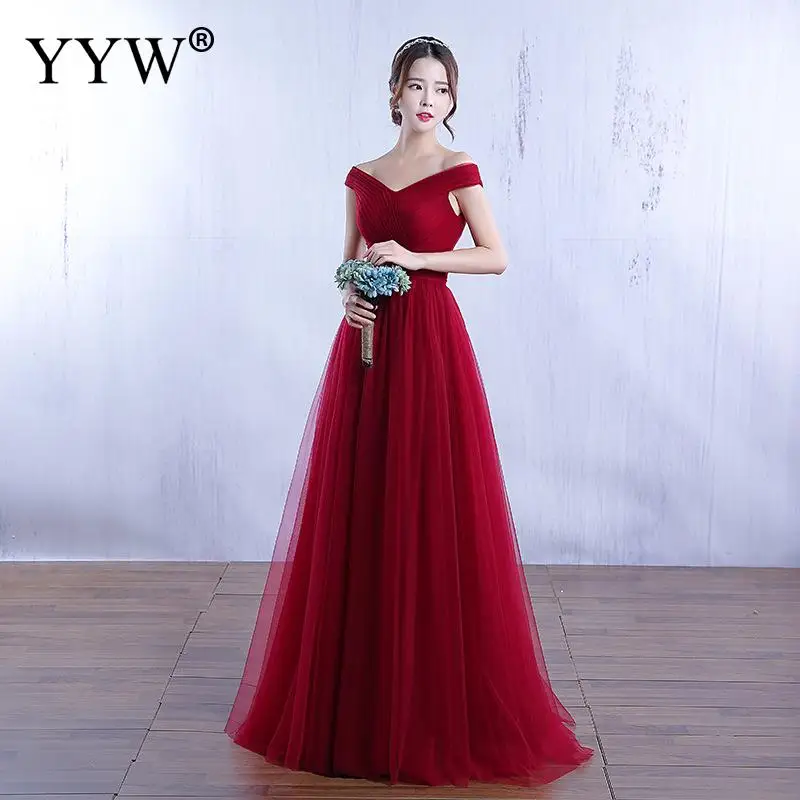 Женское длинное вечернее платье бордовое кружевное с V образным вырезом модель