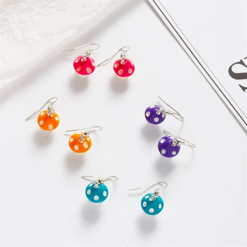 

Sweet Three-dimensional Mushroom Earrings Female Cute Simulation Wave Point Small Mushroom Earrings Creative