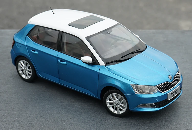 Оригинальный завод Аутентичные 1:18 VW Skoda новая фабия литье под давлением седан
