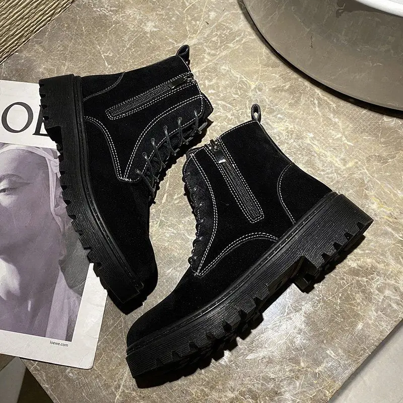 

Cool Leather/Suede boots with Large Size 43 Platform Shoes Women Motorcycle shoes Designer Female Rubber Boots 2020 Newest