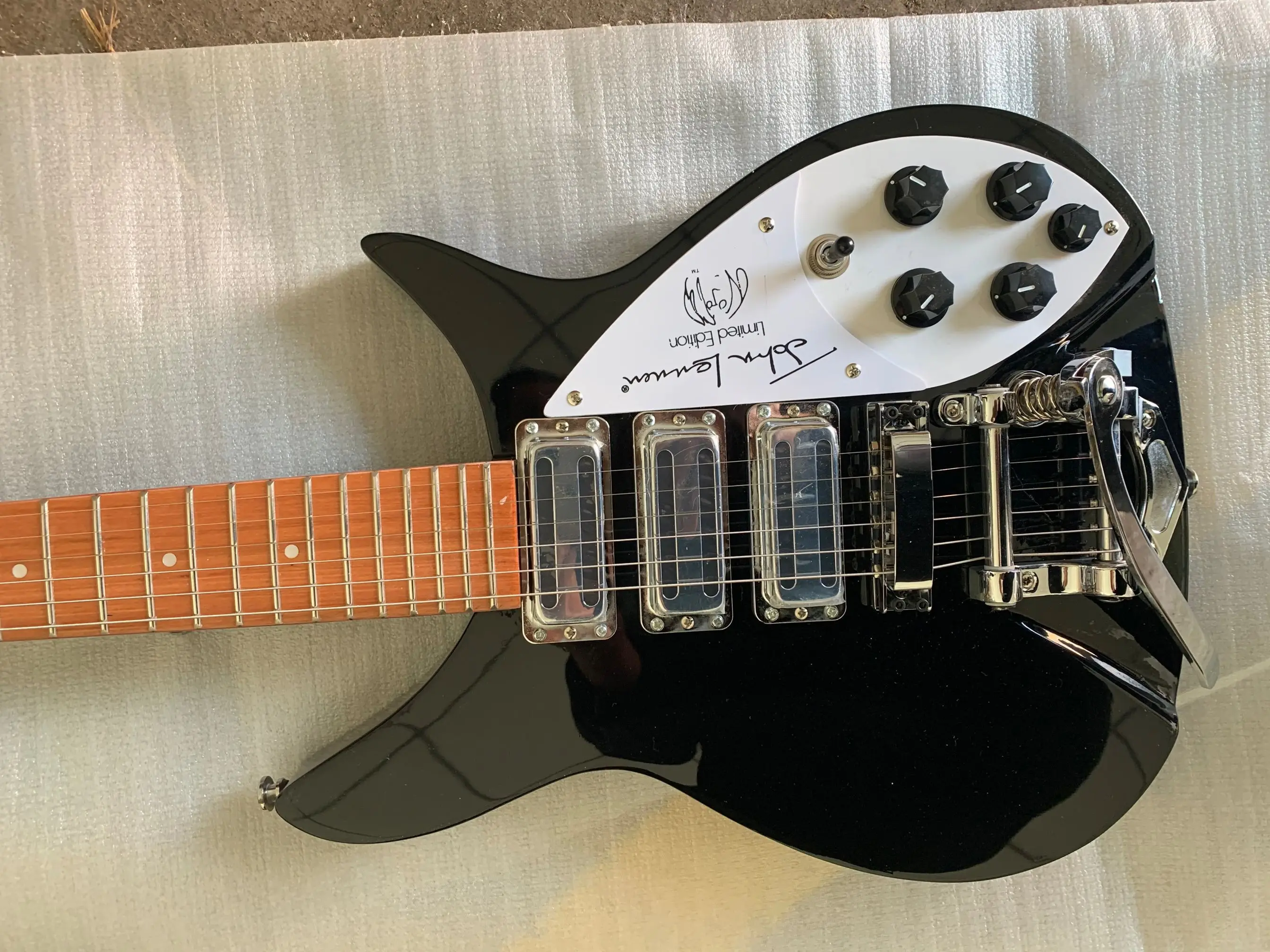 Новое поступление Специальная скидка модель Rickenbackr 325 короткая электрическая