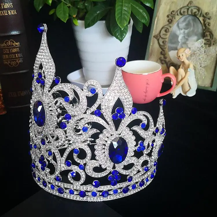 Большой и короны великолепные синего цвета с украшением в виде кристаллов Стразы