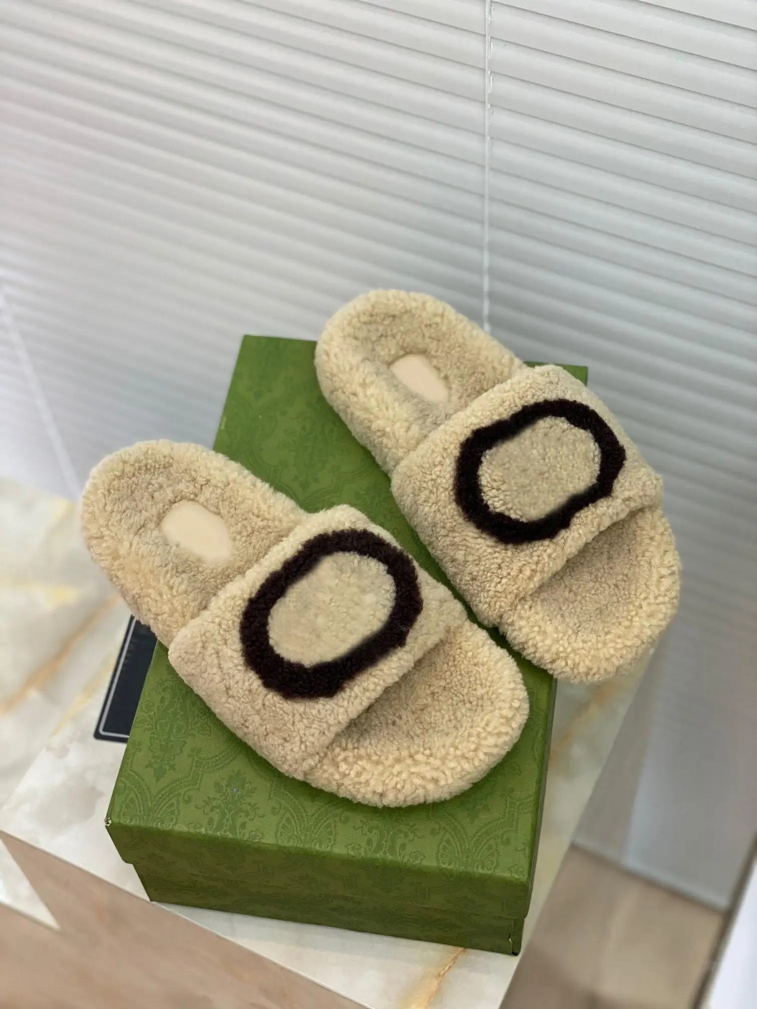

Women's Shoes