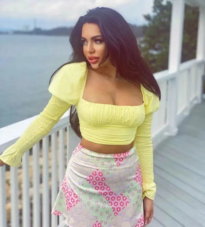 

2020 autumn new women's fashion bubble trumpet sleeve square collar pleated open navel short top