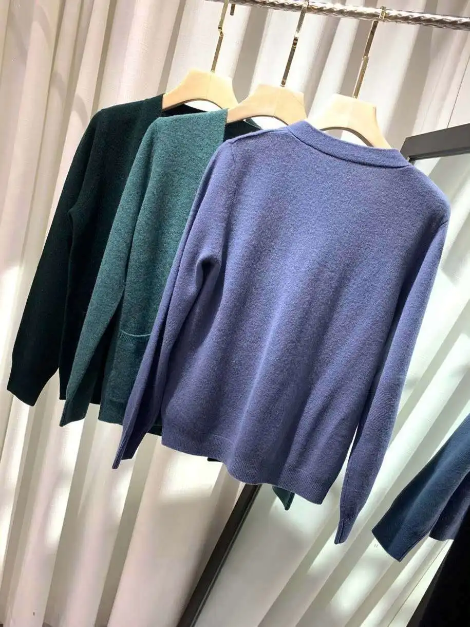 

Women Sweater Soft Waxy Retro-toned White Wool and Cashmere Sweater