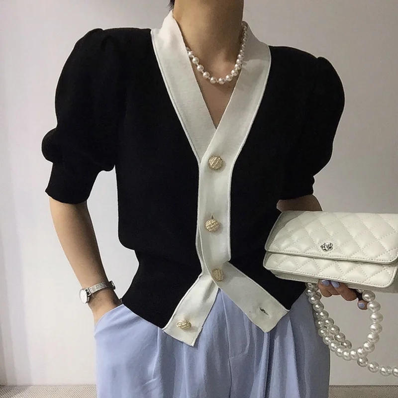 

Chic Summer French V-neck Black and White Contrast Chic Single Breasted Casual Versatile Short Sleeve T-shirt