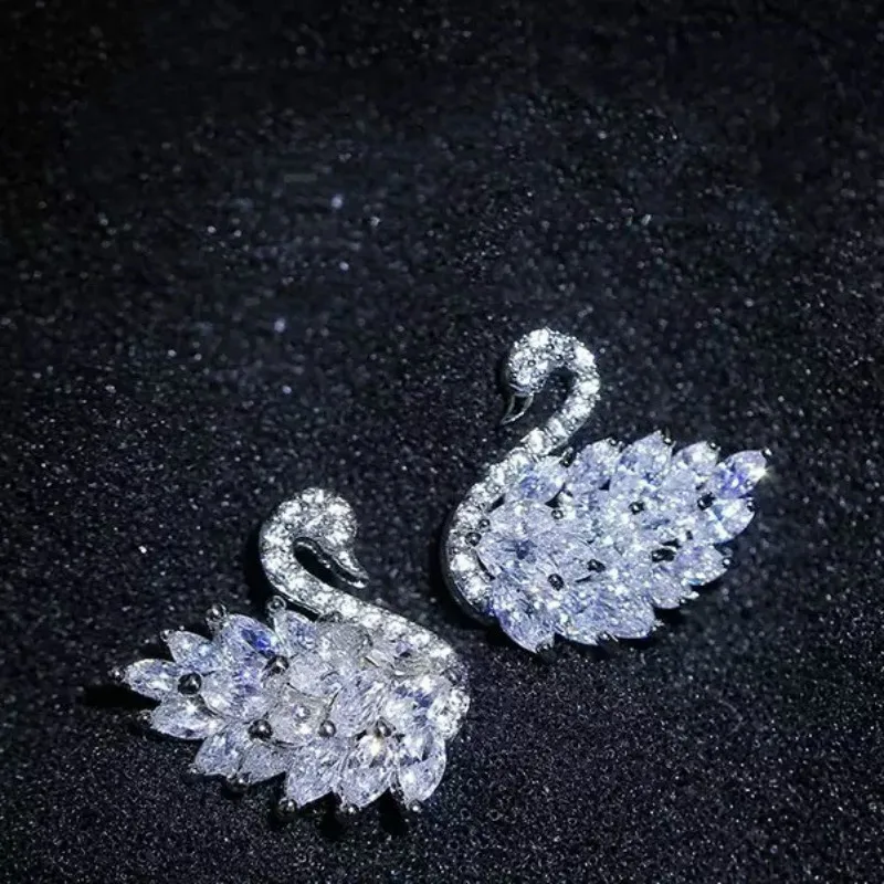 

New elegant ladies temperament earrings ladies fashion wild silver needle earrings simple and bright swan earrings jewelry