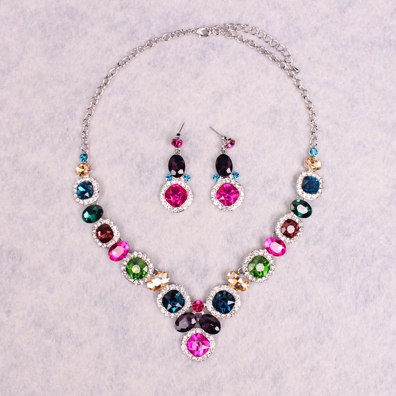 Женский комплект свадебных украшений из колье и сережек серебристого цвета с