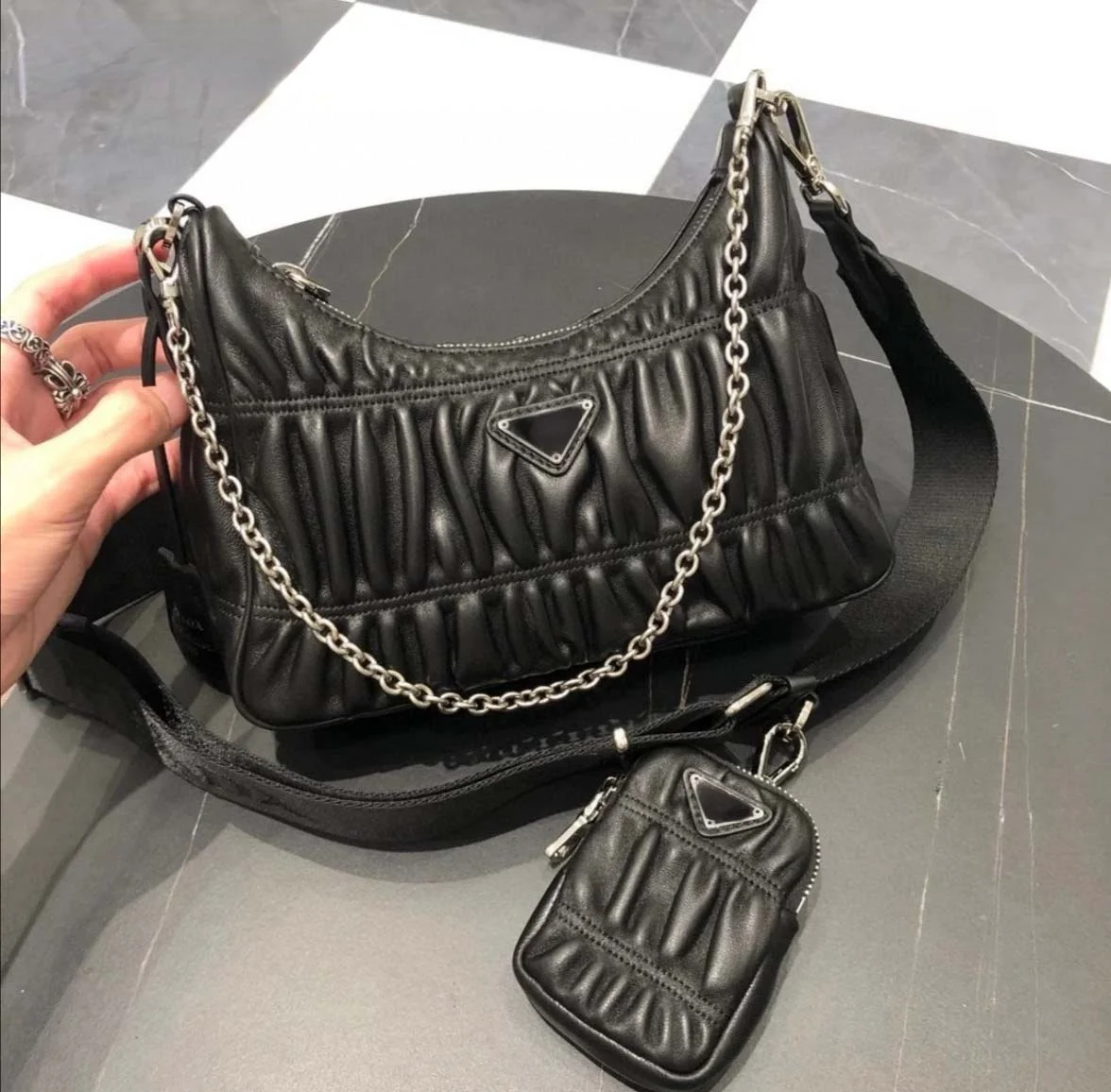 

Well-known famous brand 2021 hot sale folding sheepskin bag wide shoulder strap fashionable all-match female bag messenger bag