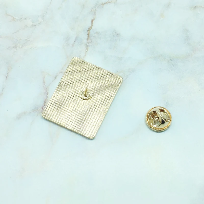 Креативная открытка для мамы значок в виде двойного голубяного домика модный