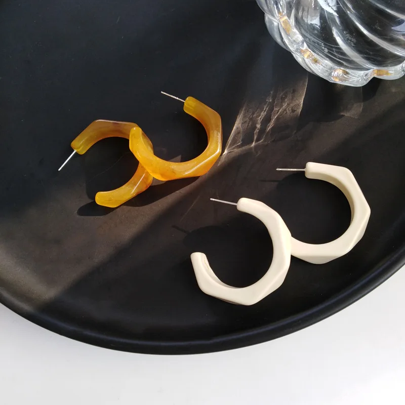 

2020 Multicolor Brown White Resin C Shaped Geometric Circle Earrings Women Acrylic Amber Hoop Earrings Minimalist Party Jewelry
