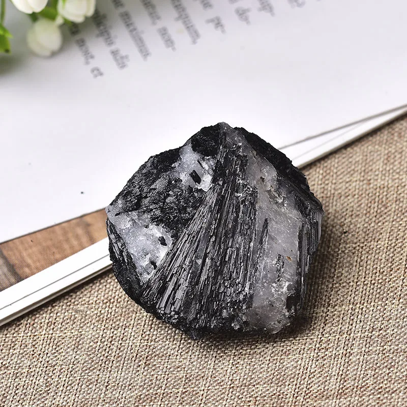 Натуральный черный турмалиновый кристалл грубый оригинальный минеральный