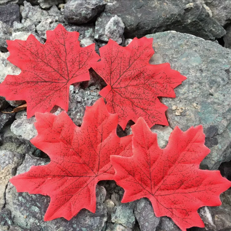 50 шт. искусственные листья цветов клена для украшения стола шелковые лепестки