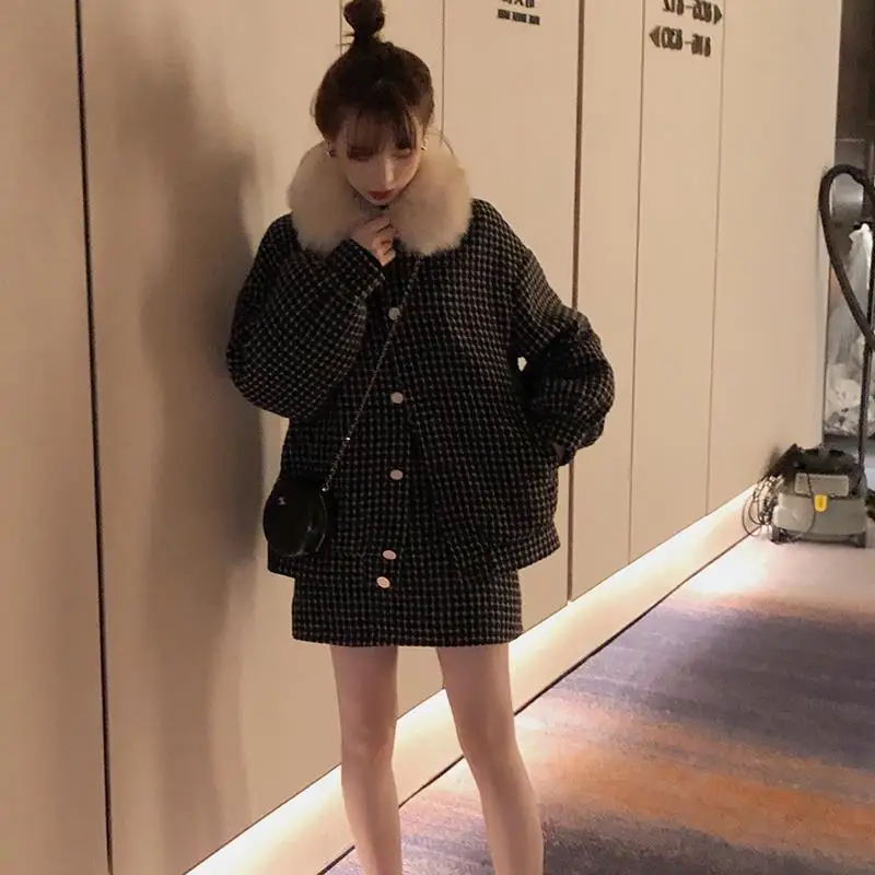 

Small fragrance coat women's new Korean hairy collar coat + slim high waist plaid skirt two piece suit