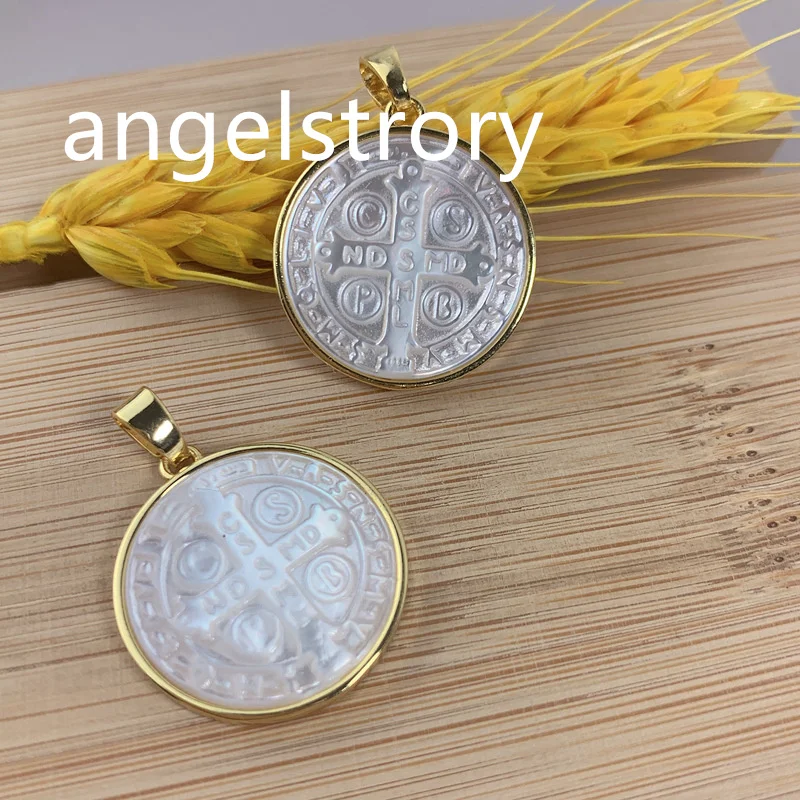 

Crosses Pendant size21mm Religious Luck Token Natural White Shell Round Shape With Gold Trim Pendant For Dainty Necklace Jewelry