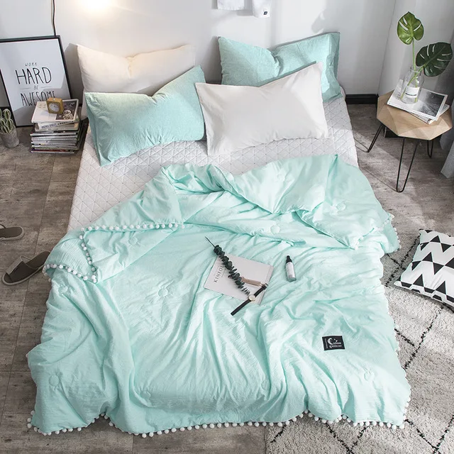 Japan Style Super Soft Summer Quilts With Lace Solid Color Mechanical Wash Hotel Comforters For Bed - Цвет: Lake Blue