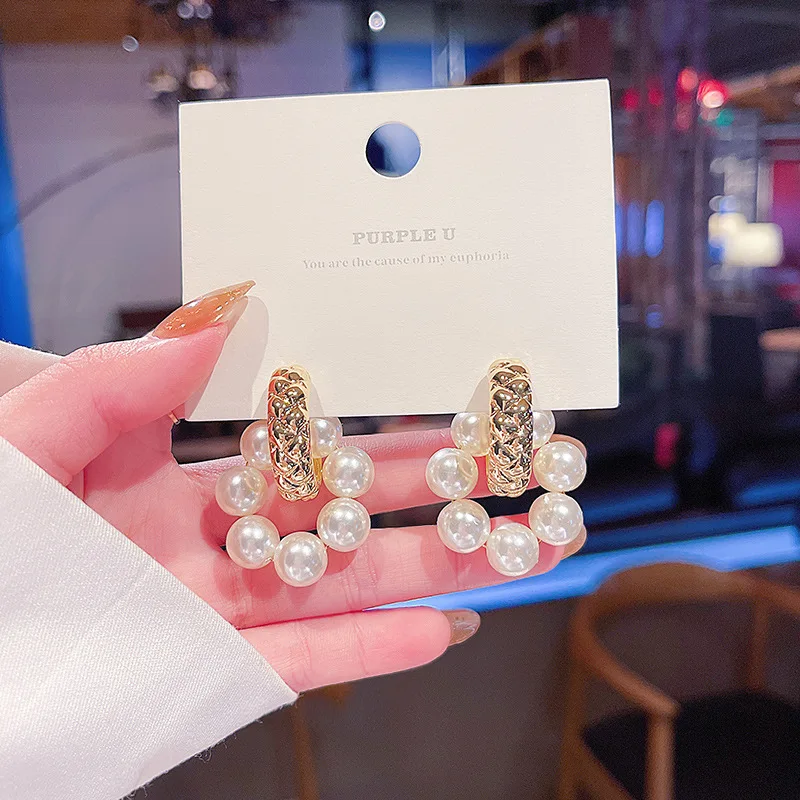 

S925 Silver Needle Pearl Circle Earrings Women New 2021 Simple Retro Temperament Geometric Design Sense Ear Pendant Fashion