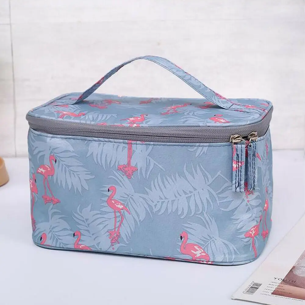 Детские и взрослые сумки для обеда изолированные крутые пикника школьные