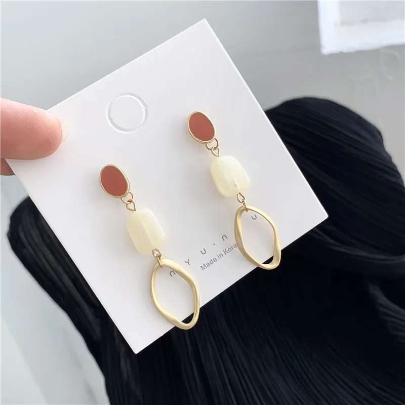 Ретро мода веб знаменитости серьги темпераментные контракт характер текстура