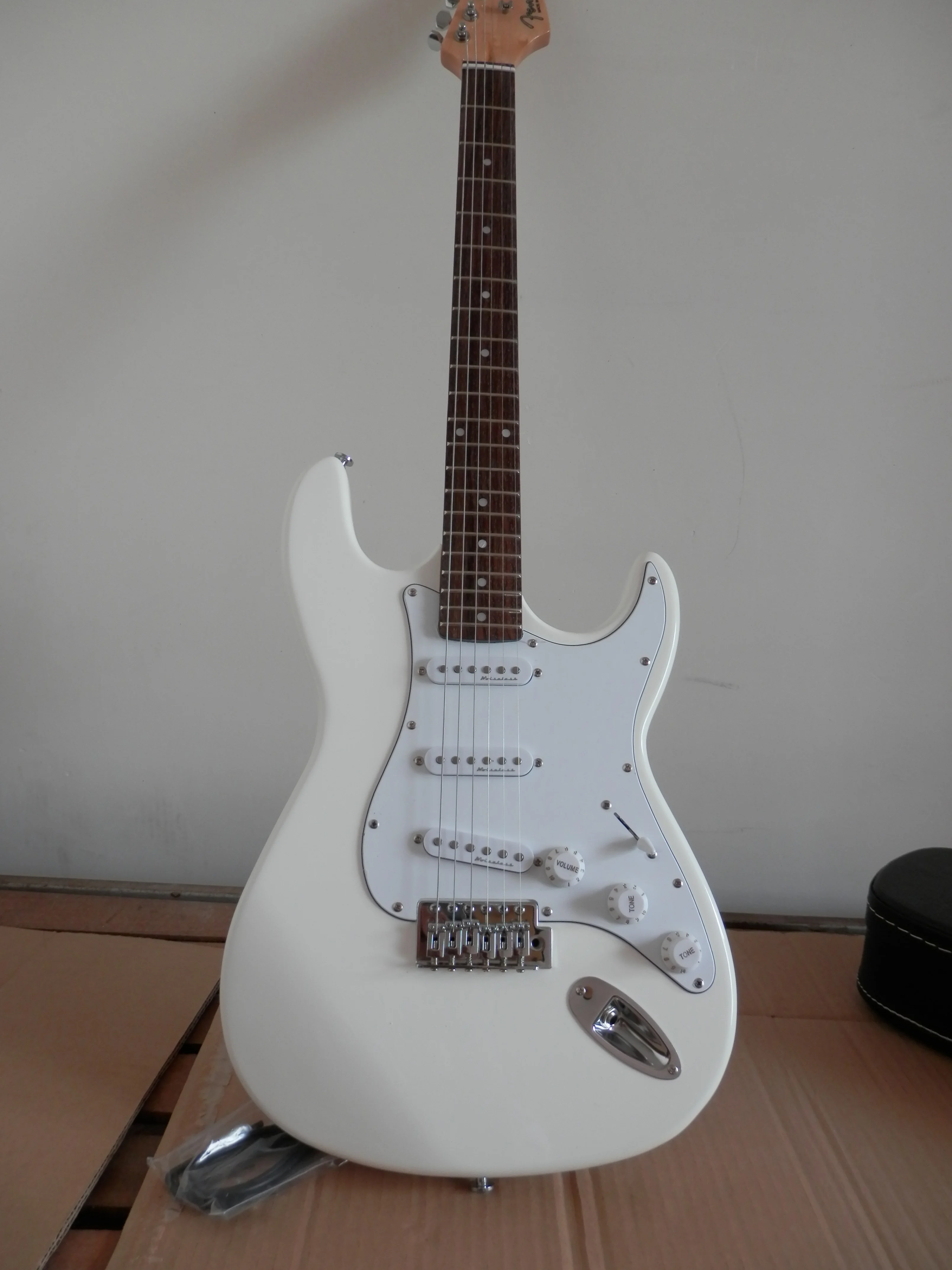 

Chinese guitar factory custom st Guitar white silver gray Electric Guitar Real photo free shipping Top quality 10yue 5 7