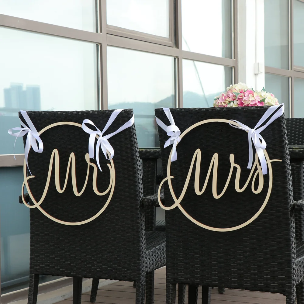 

2pcs Mrs Wedding Wood Chair Sign Hollow Round Chair Flag Wedding Party Decoration