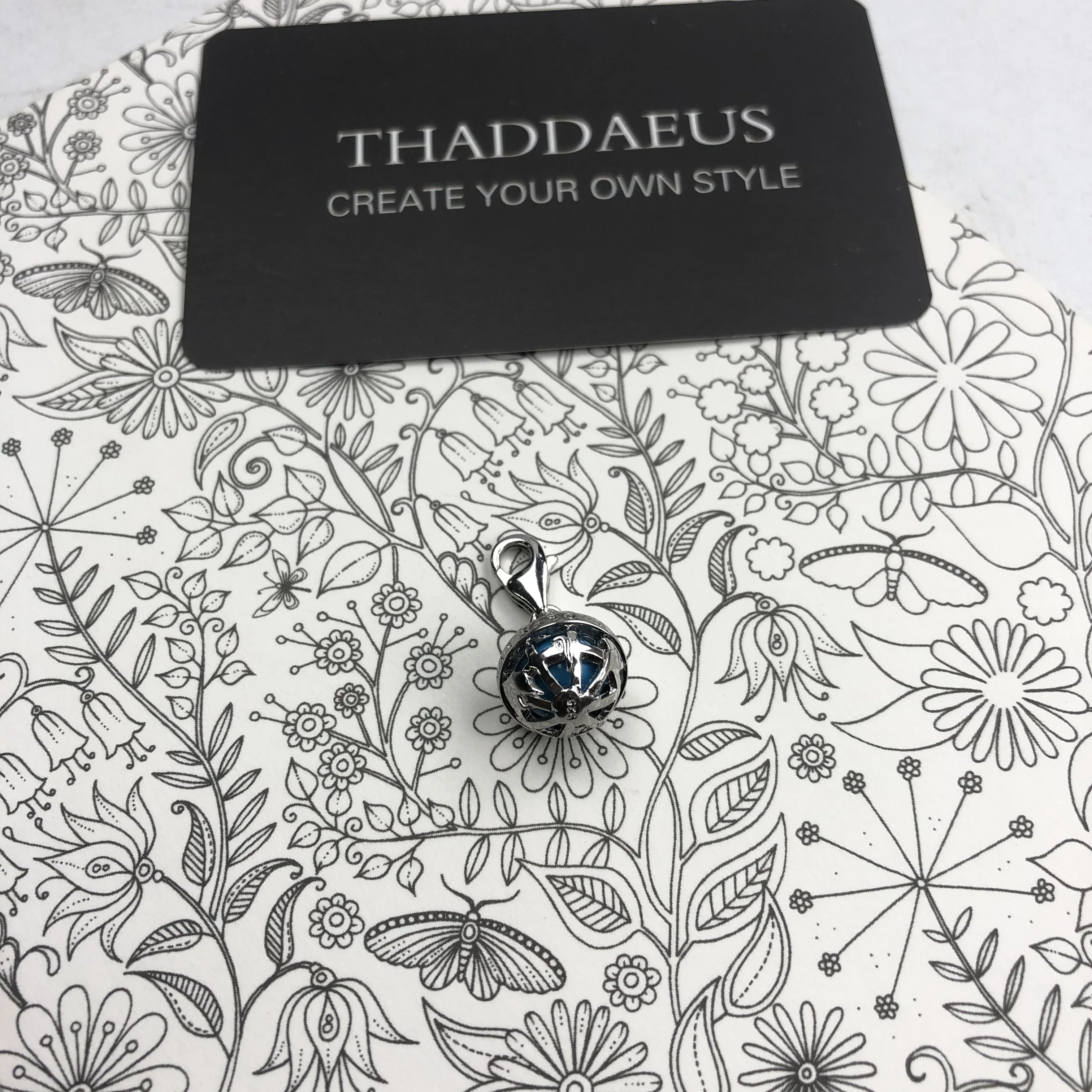 Браслет с шармами самолета и глобуса Европейское призвание ювелирные изделия