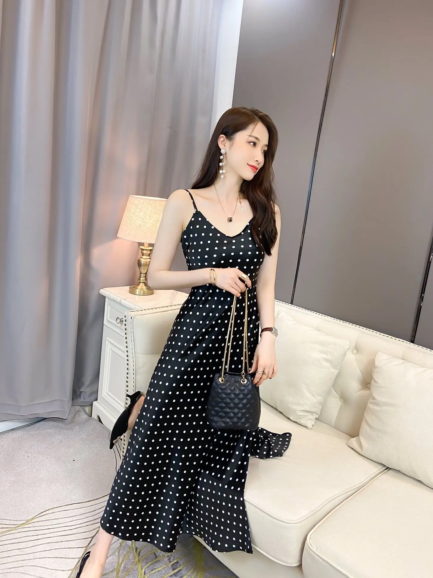 

Sexy suspender dress women's sense of design