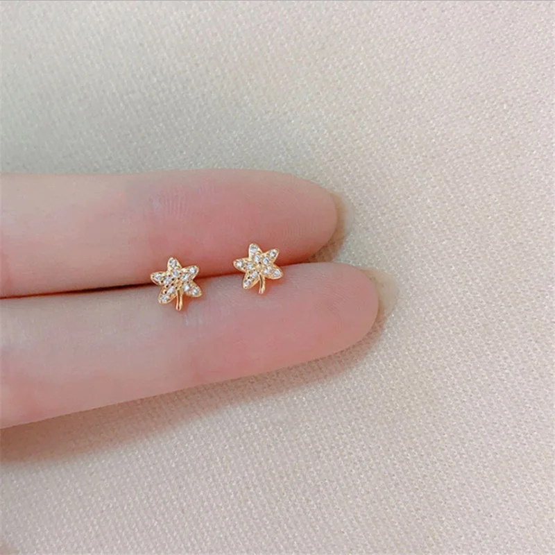 

South Korea's small maple leaf earrings temperament light luxury exquisite ear bone nails women's holiday gifts party jewelry wh