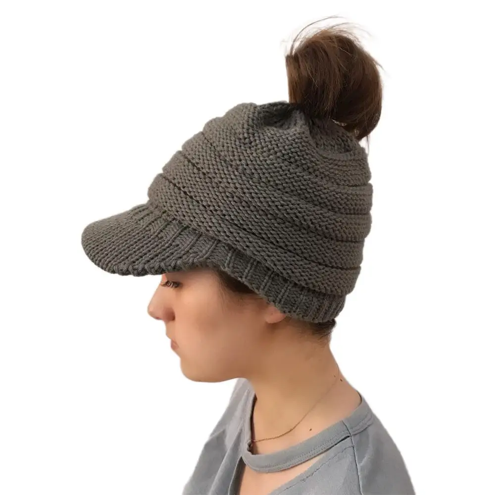 Новая весенняя женская шапка в рубчик мягкая вязаная с хвостиком зимняя теплая