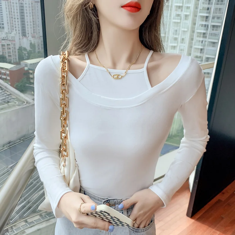 

2021 Ранняя осень короткий топ вдохновляющий дизайн Стильная футболка с открытыми плечами и воротником хомутом с длинными рукавами женская н...