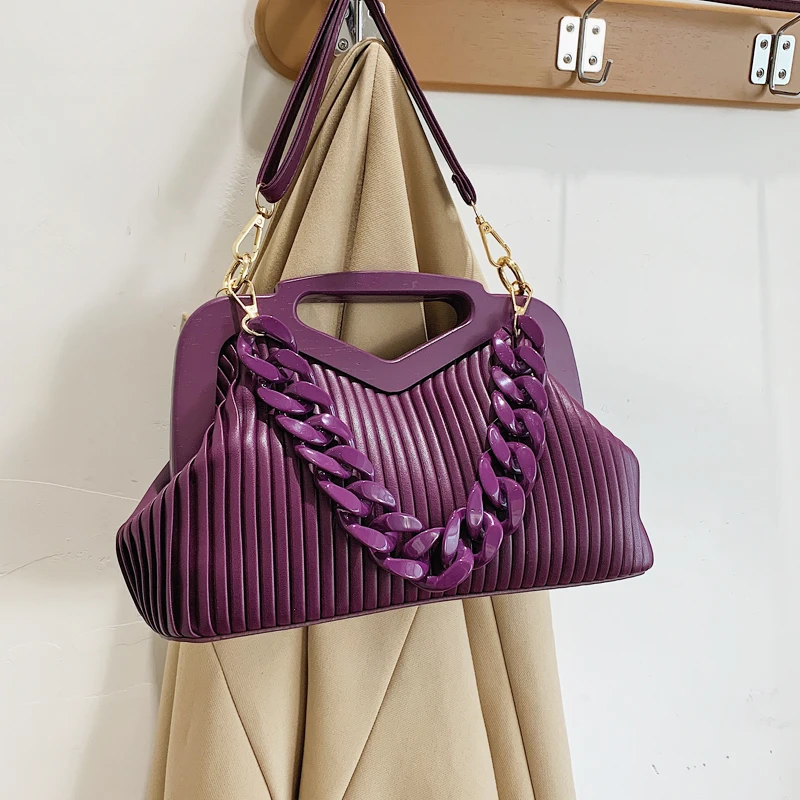 

Сумка-клатч женская, треугольная, на толстой цепочке