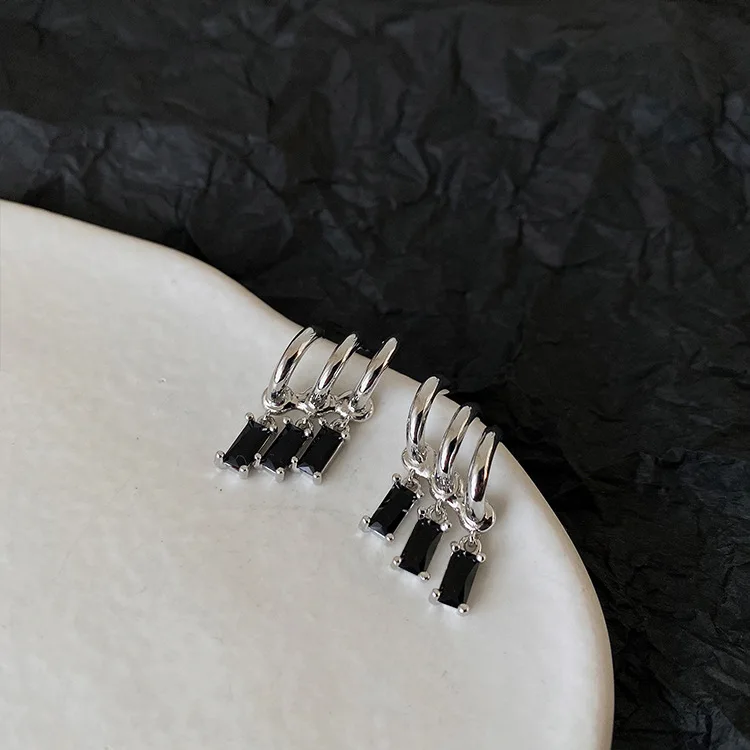 2022 новые золотые и черные серьги-гвоздики с тремя кубиками кристаллами для