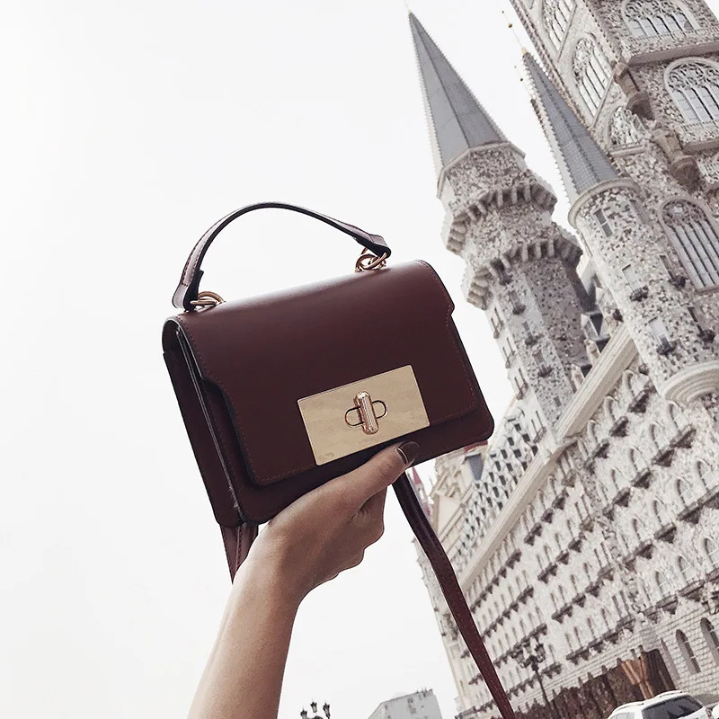 

Маленькая квадратная сумка через плечо с замком, модные дамские уличные аксессуары из искусственной кожи, Корейская диагональная сумочка н...